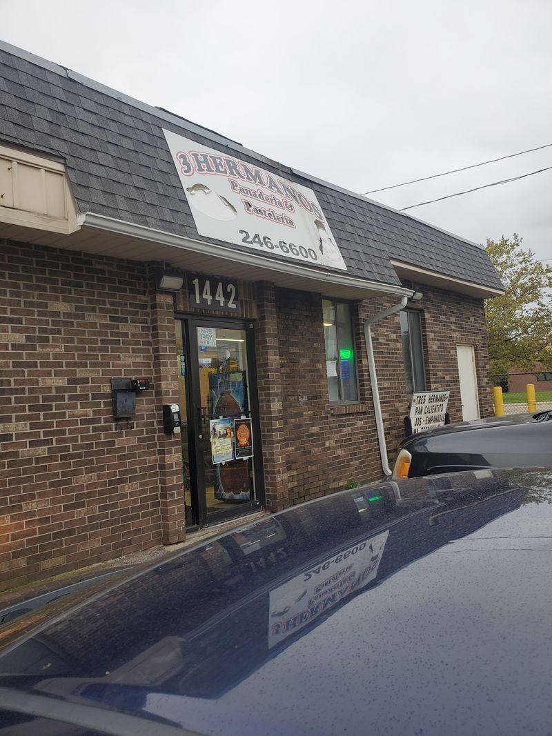 Tres Hermanos Bakery - Wyoming, Michigan