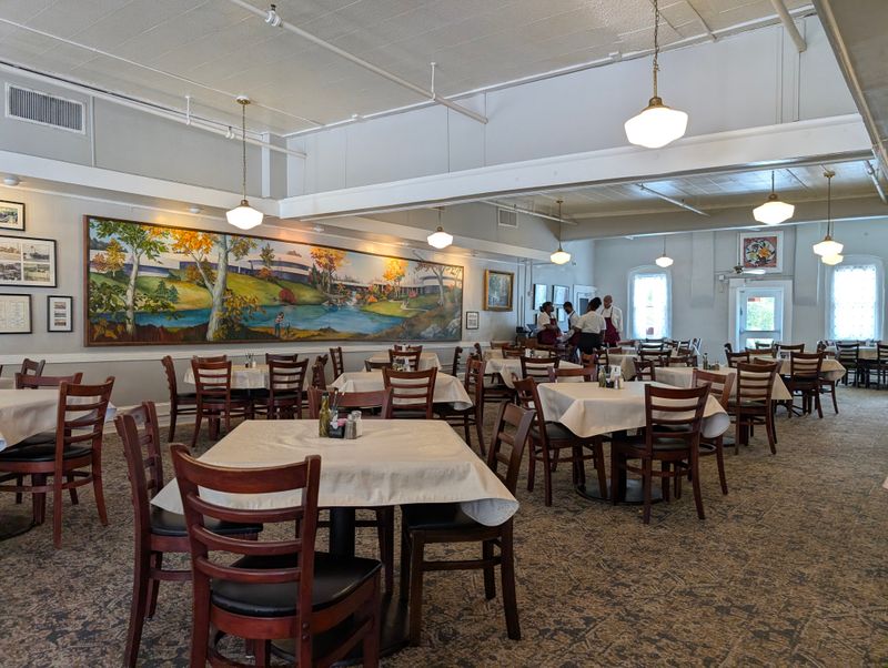 This Georgia Meat-And-Three Hasn’t Changed Much - And Locals Wouldn’t Want It To 17 A Favorite For Locals And Visitors