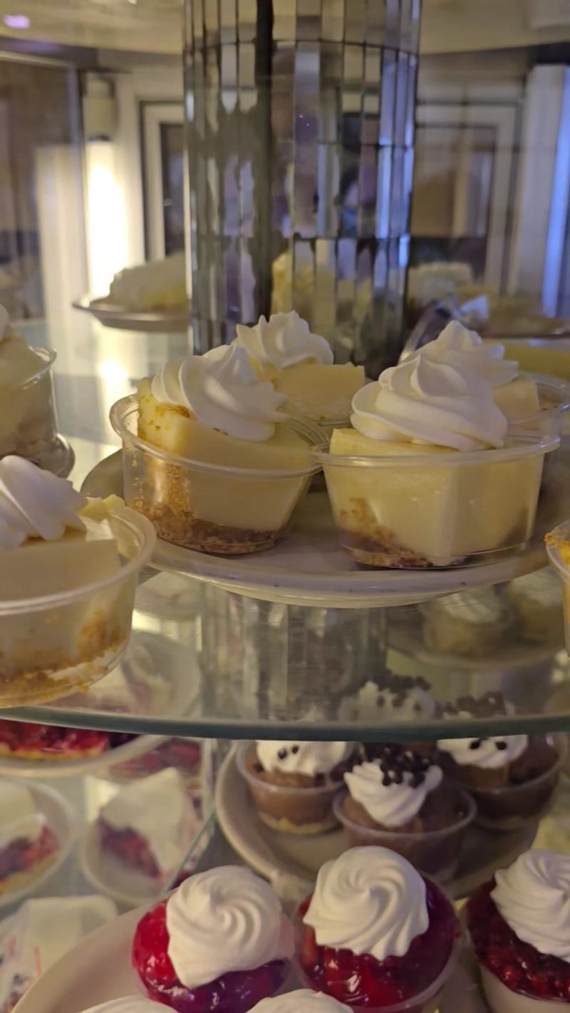 The Homemade Pies at This Amish Restaurant Are Worth the Drive Anywhere in Florida 10 Peach Pie Sunshine