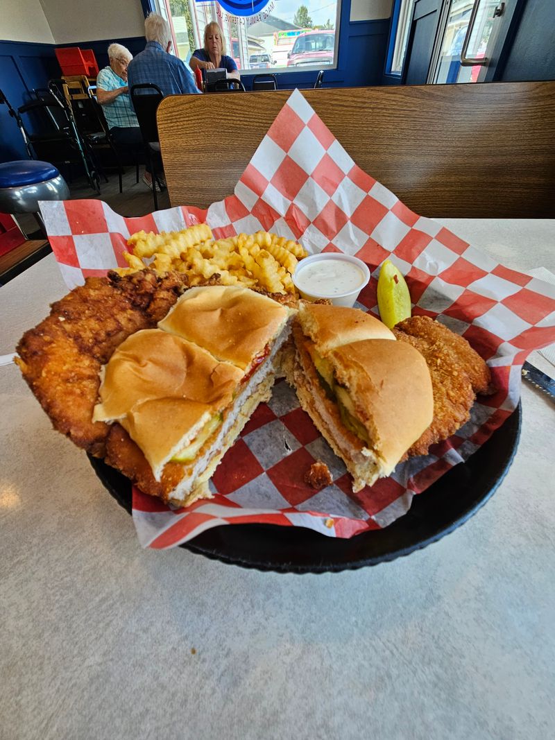 Goldie's Ice Cream Shoppe - Prairie City, Iowa