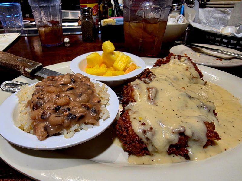 This Georgia Fried Chicken House Has A Nightly Wait And Locals Say The Crunch Is The Point 9 Smothered Chicken Comfort