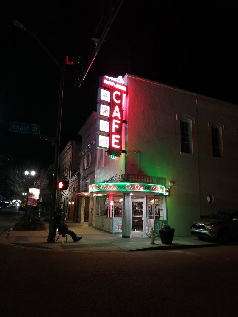 Retro Dining Room Vibes