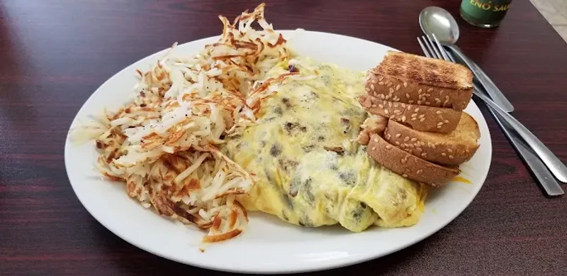 The Homemade Breakfast at This Florida Diner Is the Kind You Think About All Day 10 Hash browns