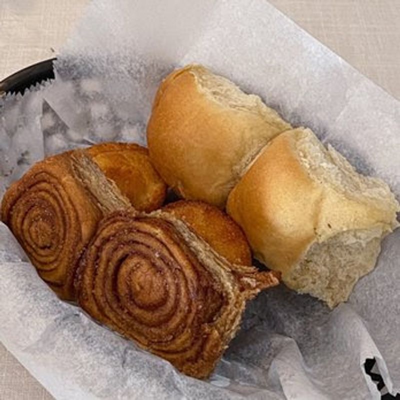 This Georgia Meat-And-Three Hasn’t Changed Much - And Locals Wouldn’t Want It To 8 Yeast Rolls And Cinnamon Muffins