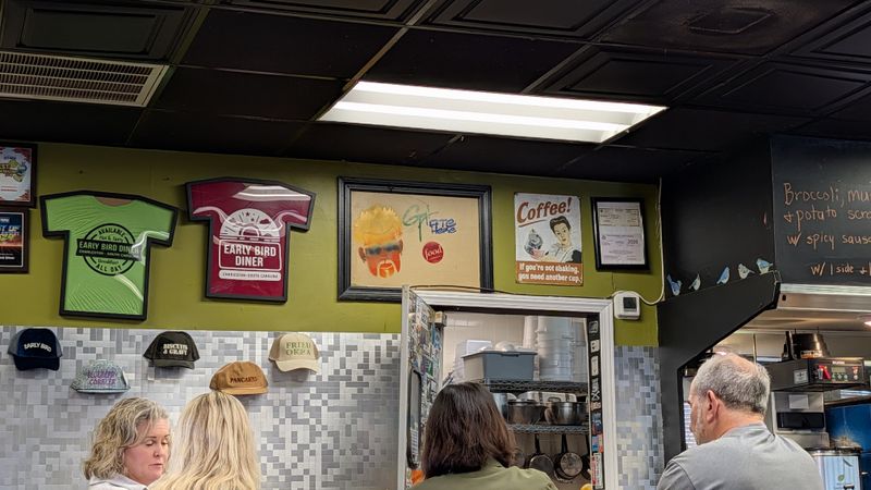 Solo-Friendly Counter Seats