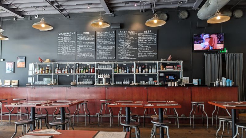 This North Carolina Fried Chicken Spot Has A Line That Moves Faster Than You’d Expect 18 When They Open And When To Go