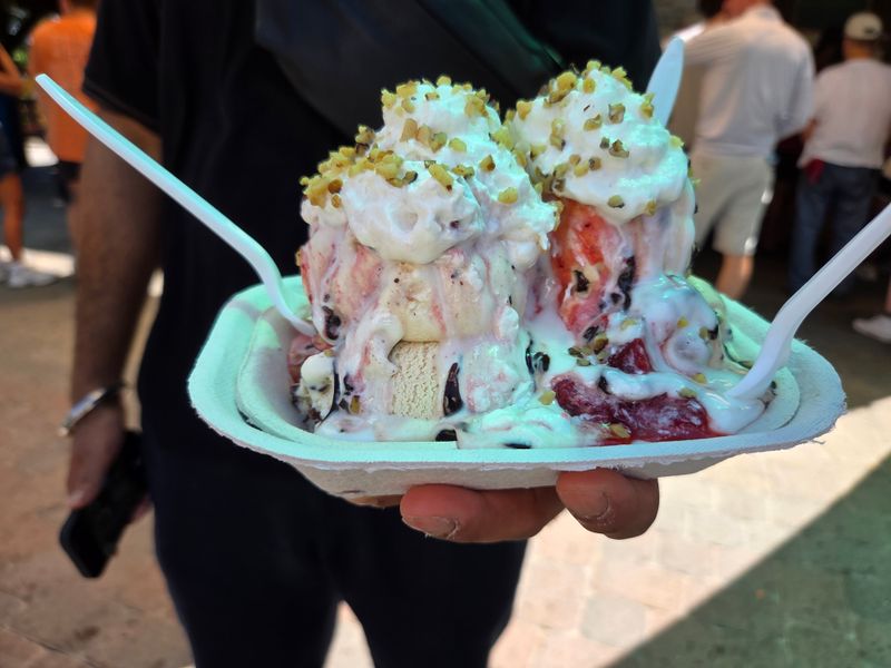 This Massachusetts Ice Cream Stand Draws Summer Lines That Wrap Around The Parking Lot 4 Giant Sundaes And Classic Toppings