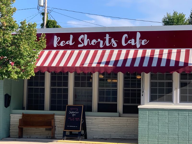 13 Wisconsin Fish Fry Taverns Where The Cod Comes Out Crackling And The Seats Fill Fast 11 Red Shorts Cafe - Plymouth, Wisconsin
