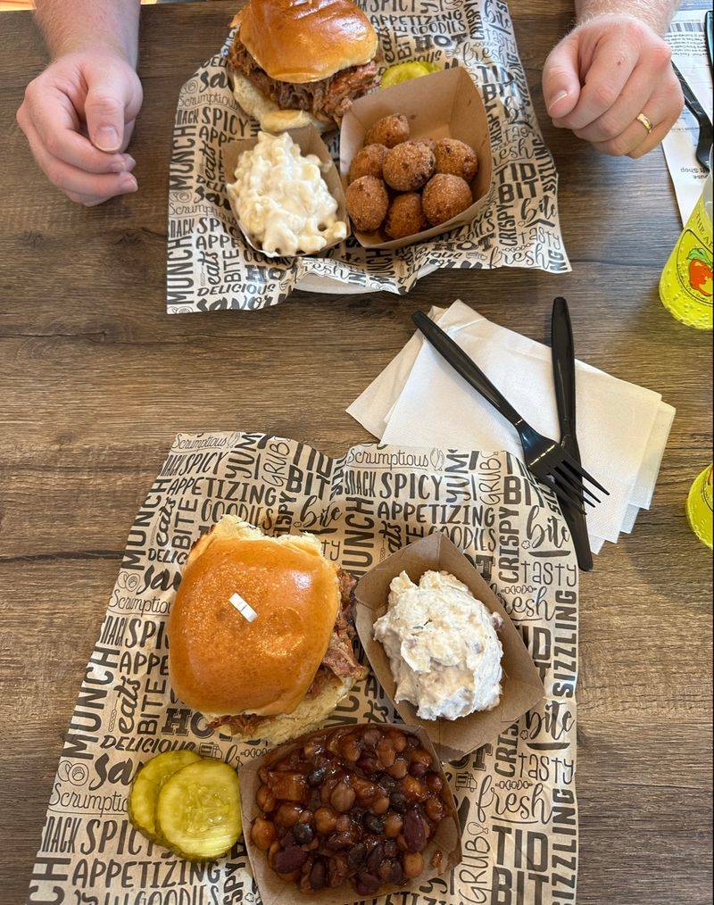 The Apple House - Linden, Virginia