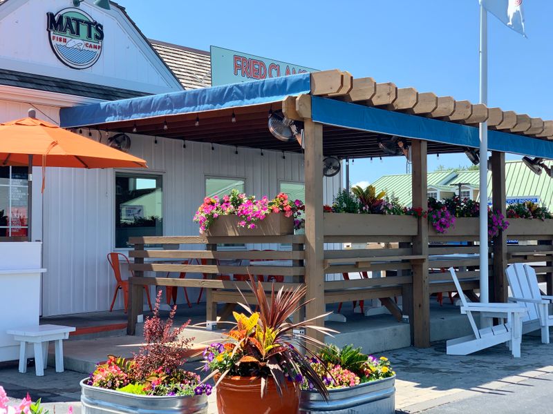 9 Delaware Beachside Seafood Spots Where Crab Fries Disappear First 14 Matt's Fish Camp Lewes - Lewes, Delaware