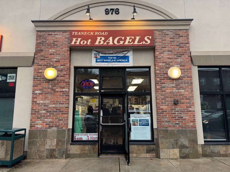 Teaneck Road Hot Bagels - Teaneck, New Jersey