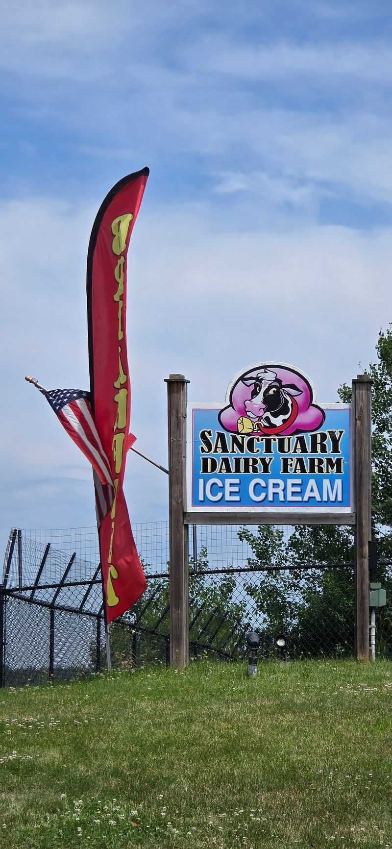 9 New Hampshire Maple Creemee Stands That Turn First-Timers Into Regulars 11 Sanctuary Dairy Farm Ice Cream - Sunapee, New Hampshire