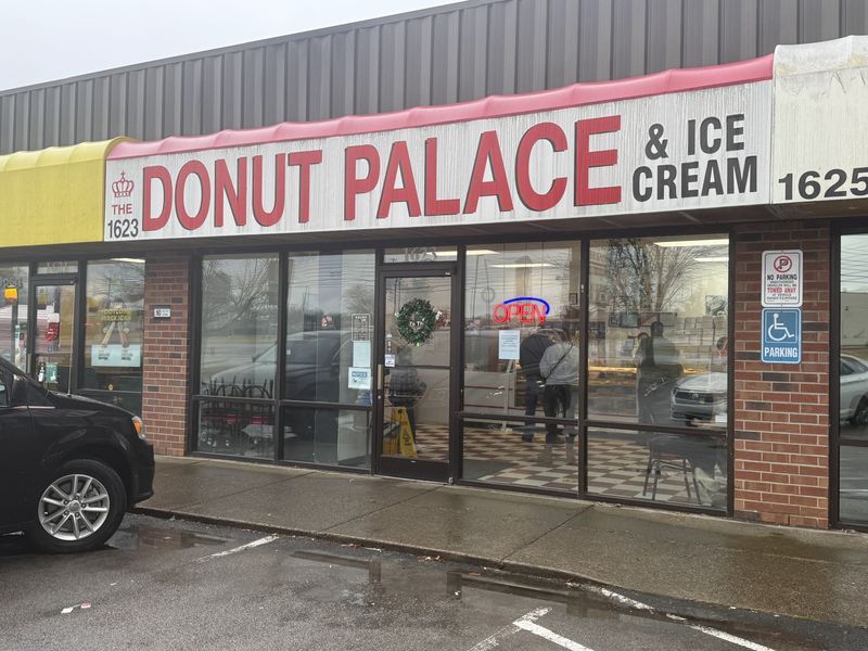 Donut Palace - Murfreesboro, Tennessee