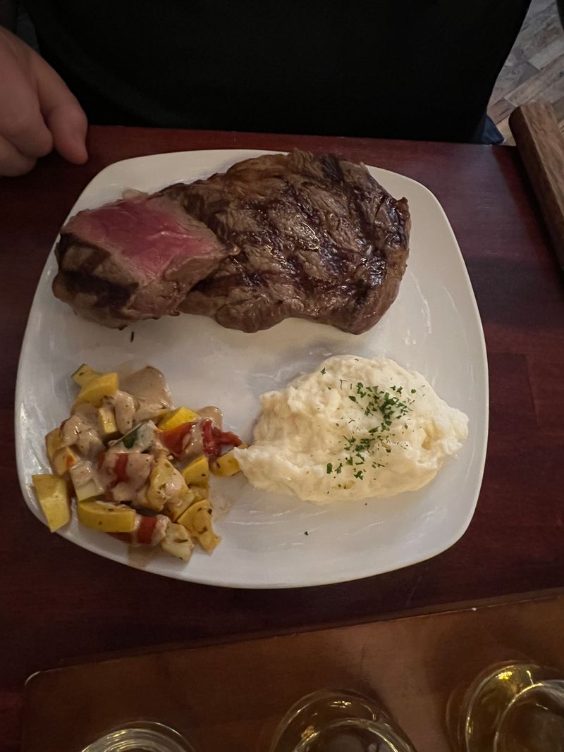 Filet Mignon With Mashed Potatoes