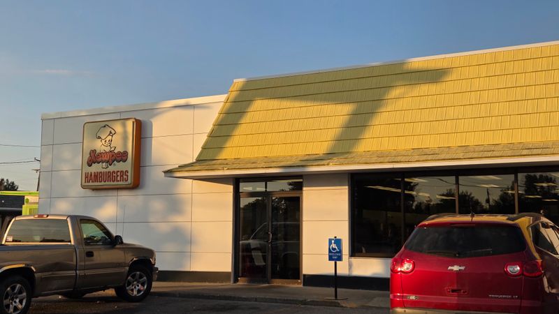 15 Ohio Breakfast Diners Where The Morning Rush Still Feels Like A Daily Tradition 10 Kewpee Hamburgers - Lima, Ohio