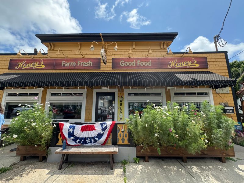 Honey’s Farm Fresh Gourmet Kitchen - Lewes, Delaware