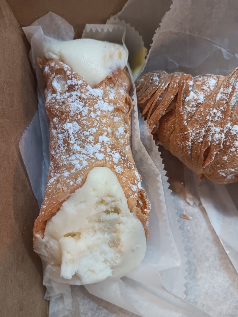 Classic Ricotta Cannoli