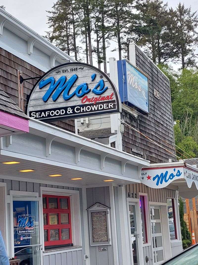 Mo's Seafood & Chowder - Newport, Oregon