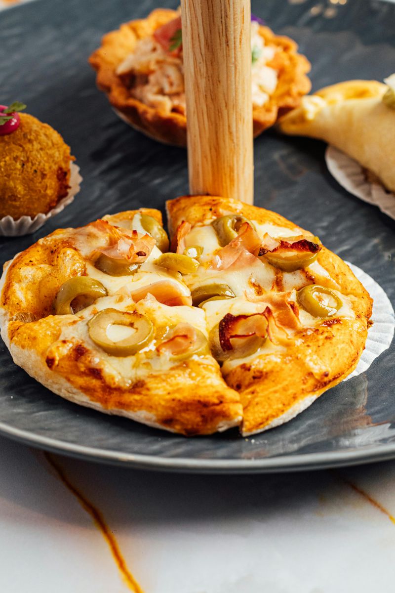 22 Restaurant Portions That Feel Like a Joke for the Price 13 Small pizza