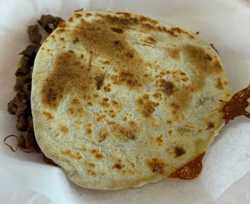 Caramelo Chico Quesadilla Move