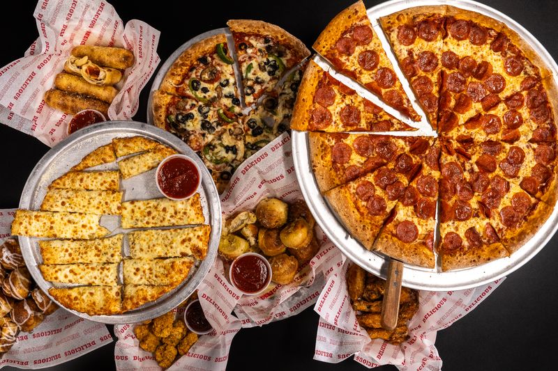 11 Florida Late-Night Eats Spots Locals Hit When Everything Else Is Closed 10 Five Star Pizza - Gainesville, Florida