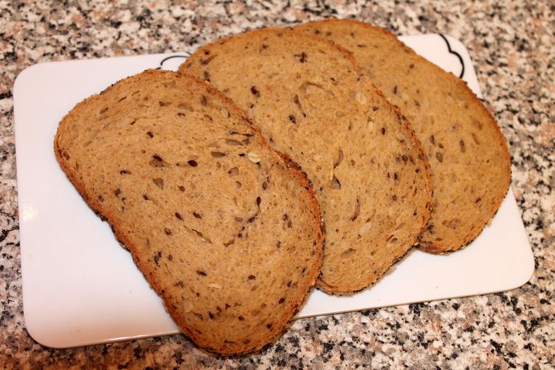 24 Red Flags That Scream “This Restaurant Is Done” 22 Stale bread