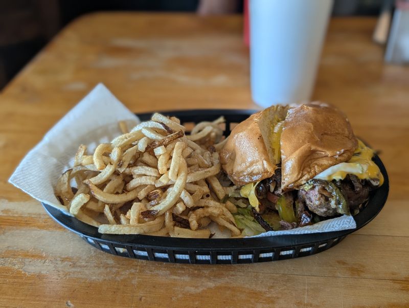 This Oklahoma Burger Grill Refuses To Rush Orders - Even When The Line Grows 18 Heft Without Hype