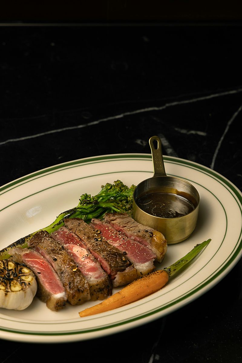 25 “Normal” Foods That Trigger Weirdly Serious Opinions 6 Rare steak