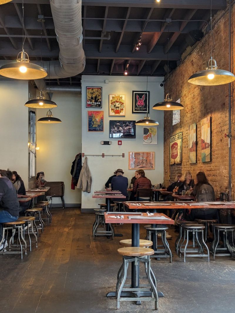 This North Carolina Fried Chicken Spot Has A Line That Moves Faster Than You’d Expect 19 Why The Line Moves Fast