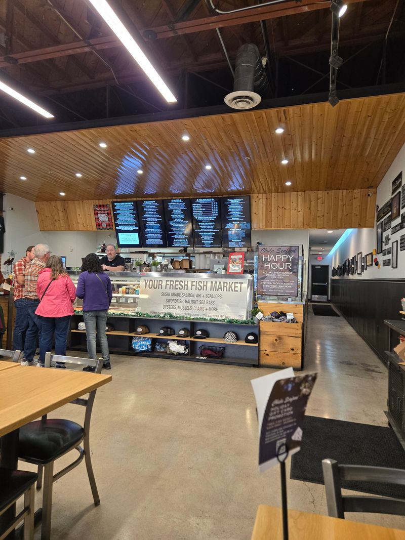 12 Unassuming Arizona Restaurants Serving Shockingly Good Seafood 2 Chula Seafood Uptown - Phoenix, Arizona