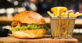 23 Meals That Used to Be Cheap Fixes – Now They Feel Like a Splurge