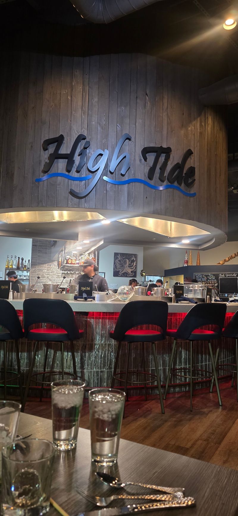 12 Unassuming Arizona Restaurants Serving Shockingly Good Seafood 9 High Tide Gilbert - Gilbert, Arizona