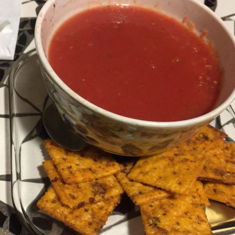 Tomato soup and crackers