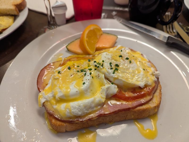 Eggs Benedict, Seasonal Spins