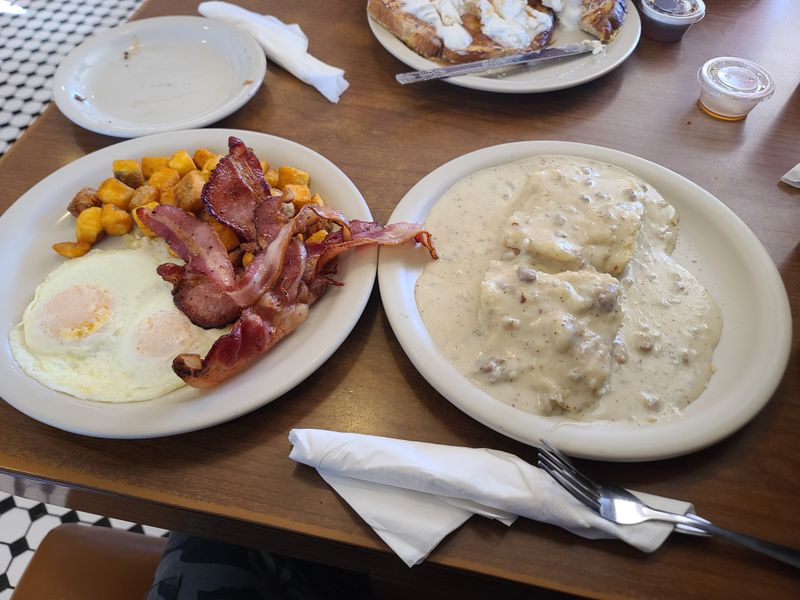 This Tiny Arizona Diner Is Known for Waffles Locals Love 7 Family Friendly Comfort