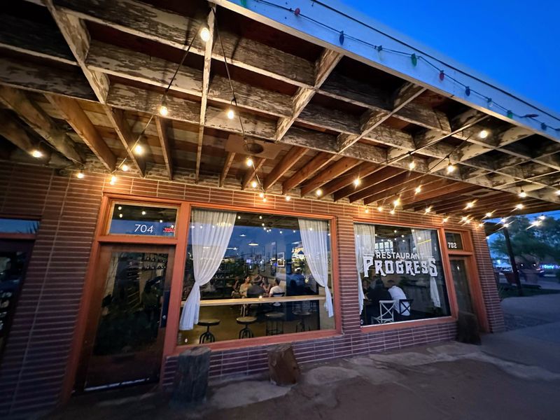 Neighborhood Vibe, Date Night Magic