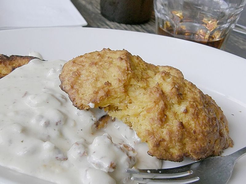 20 “Grandpa Plate” Dinners That Still Destroy Trendy Bowls 10 Biscuits and gravy