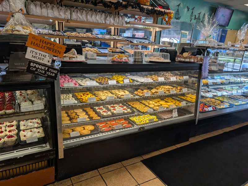 This Unassuming Florida Bakery Is Known for Cakes Locals Swear By 5 Coconut and Nutella Cannoli