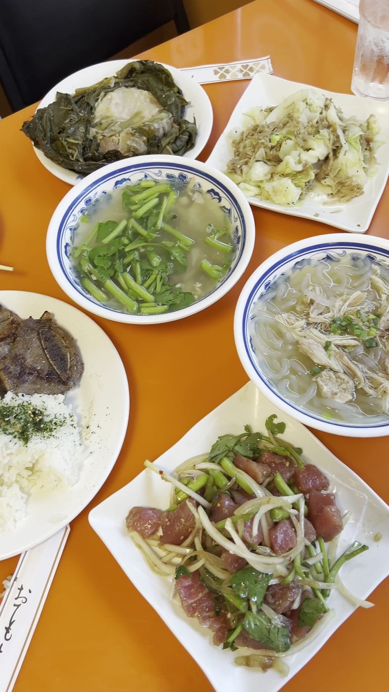 Da Ono Hawaiian Food - Honolulu, Hawaii