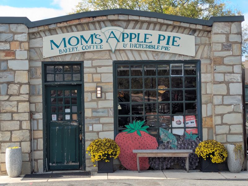 Mom's Apple Pie Bakery - Leesburg, Virginia