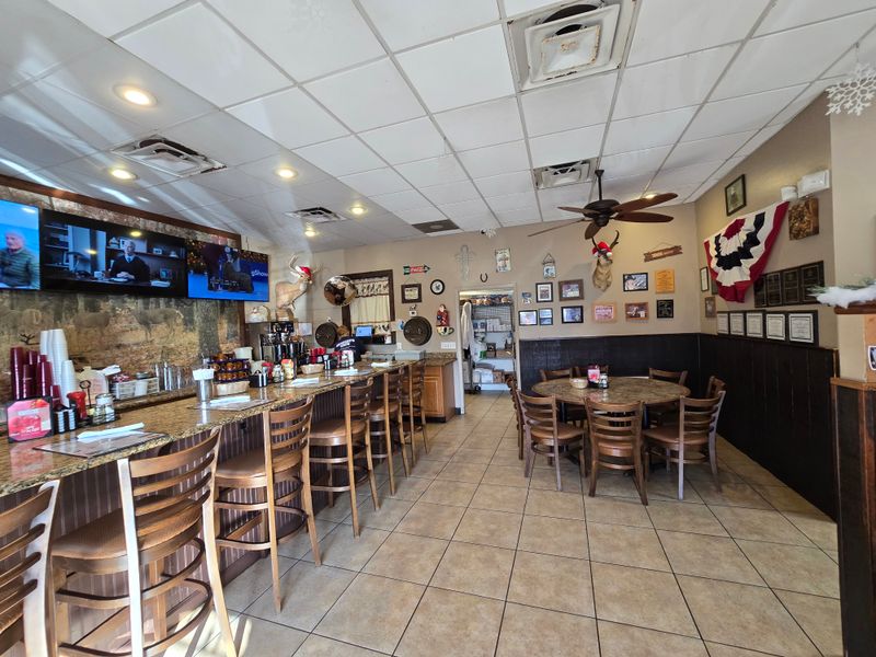 People Drive From All Over Florida for the Omelets at This No-Frills Restaurant 10 Friendly Service and Local Vibes