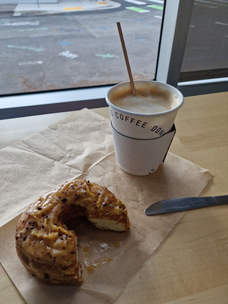 This Oregon Coffee-And-Donut Window Has Regulars Timing Their Morning Around It 4 Buttermilk Old-Fashioned Crunch