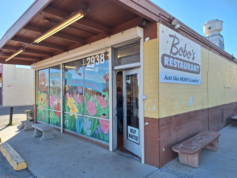 13 Arizona Diners That Feel Like a Step Back Into a Norman Rockwell Era 9 Bobo’s Restaurant – Tucson, Arizona