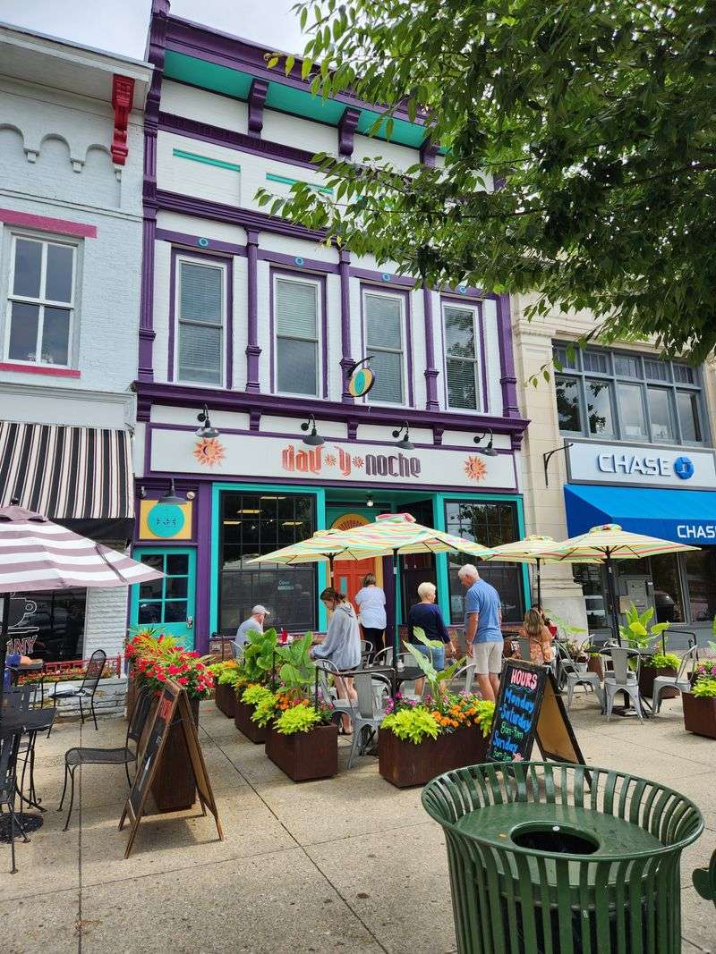 Day Y Noche - Granville, Ohio