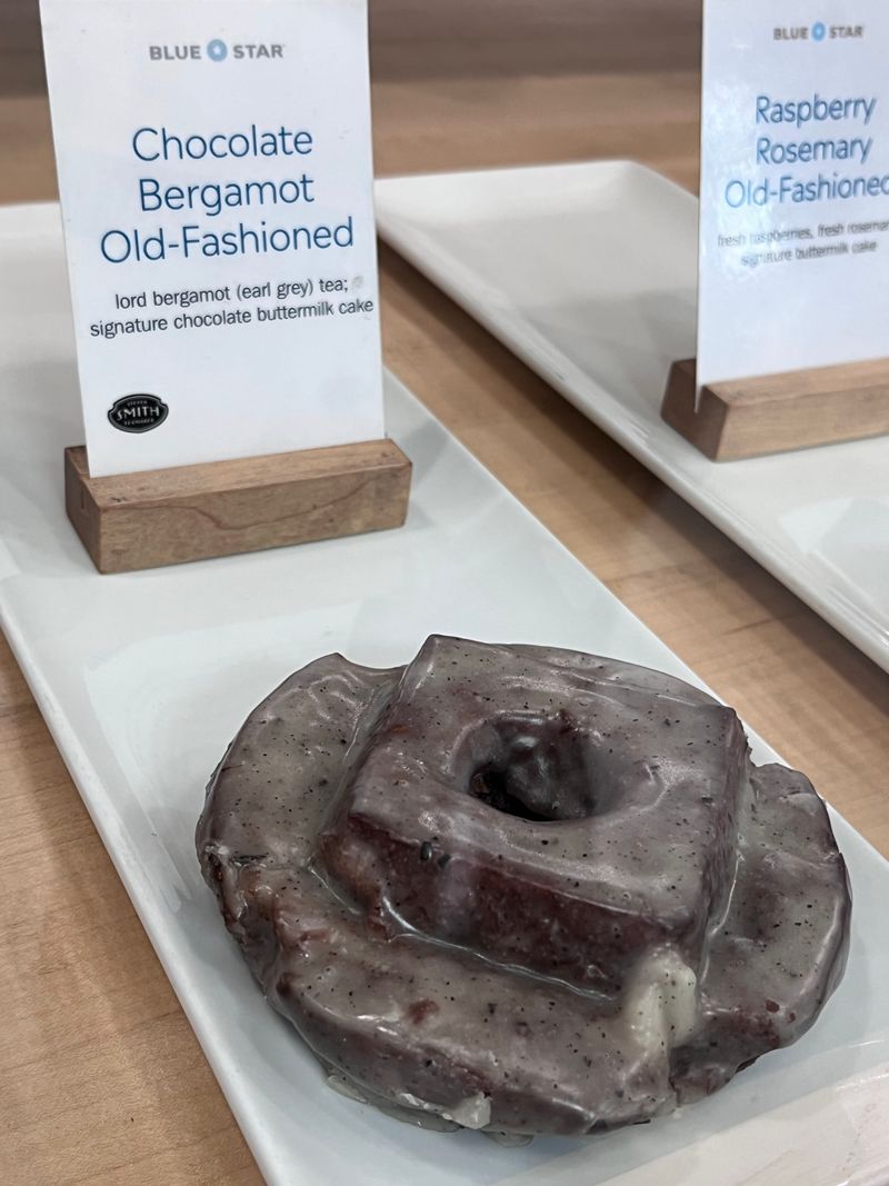 This Oregon Coffee-And-Donut Window Has Regulars Timing Their Morning Around It 8 Chocolate Bergamot Silk