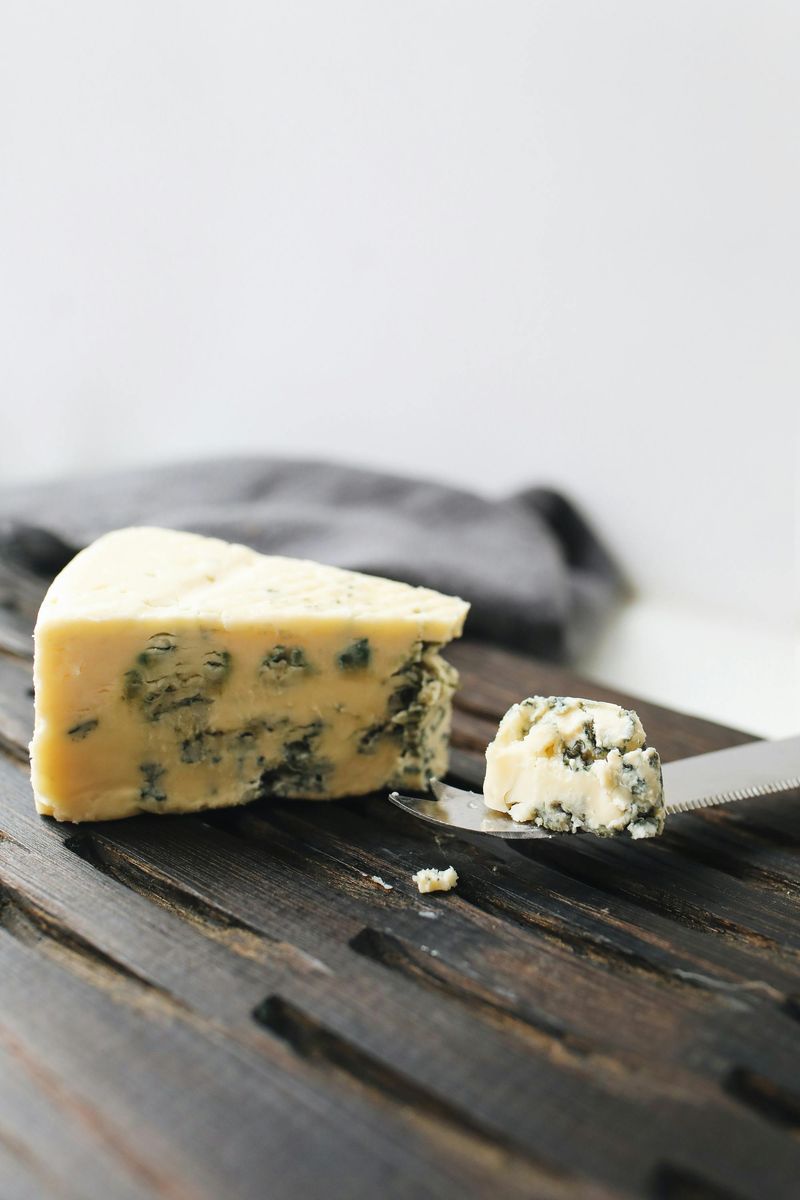 22 Foods People Only Eat When They’re Feeling Bold 3 Blue cheese