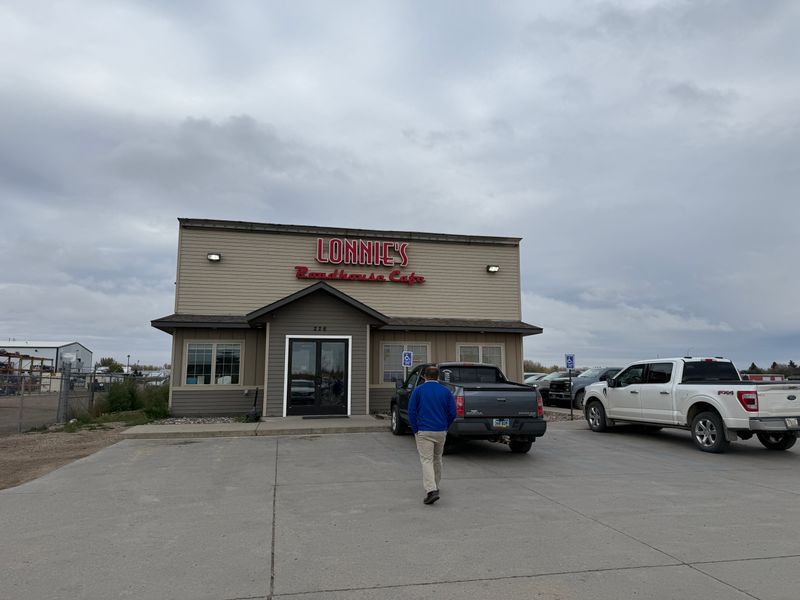 Lonnie's | Roadhouse Café - Williston, North Dakota