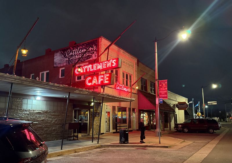 The Best Family-Owned Restaurant in Every State That Still Feels Like Home 36 Cattlemen's Steakhouse - Oklahoma City, Oklahoma