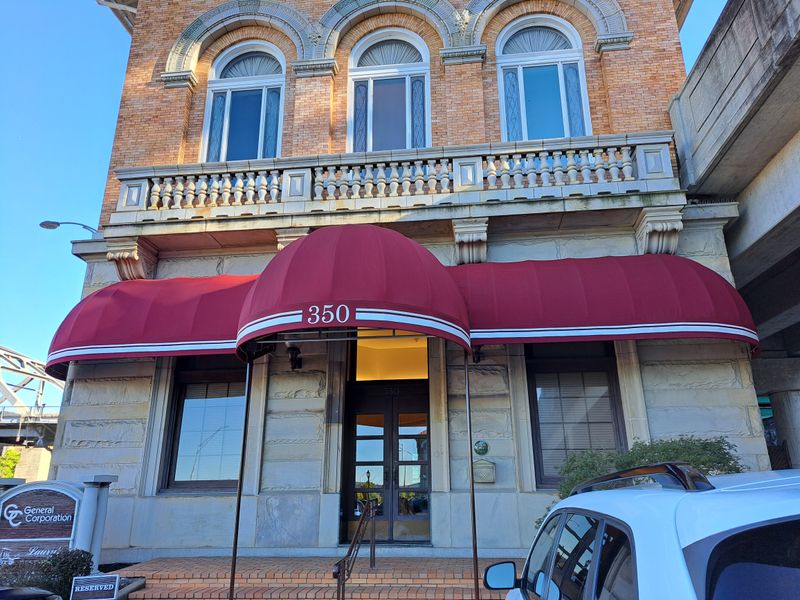 Laury's Restaurant - Charleston, West Virginia