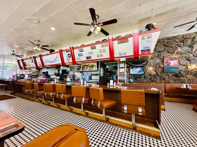 This Tiny Arizona Diner Is Known for Waffles Locals Love 3 Retro Route 66 Atmosphere